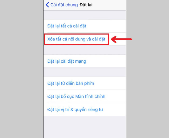 Chọn Xóa tất cả nội dung và cài đặt để xóa hoàn toàn thiết lập cài đặt và dữ liệu trong máy